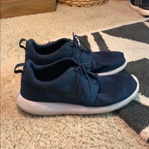 Nike Roshe Runs Size 12 (Navy Blue)